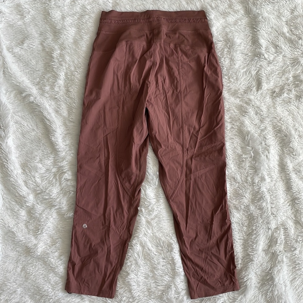 Lululemon Dance Studio Crop *25" size 6
